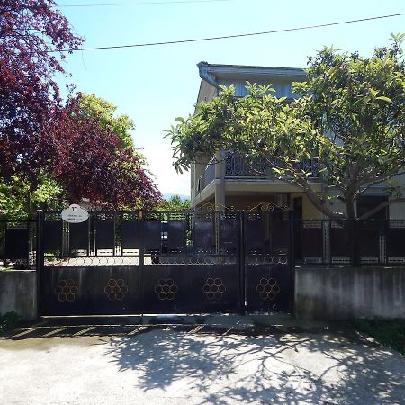 Guest House On Angisa 巴统 外观 照片