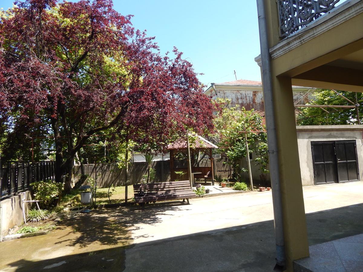 Guest House On Angisa 巴统 外观 照片
