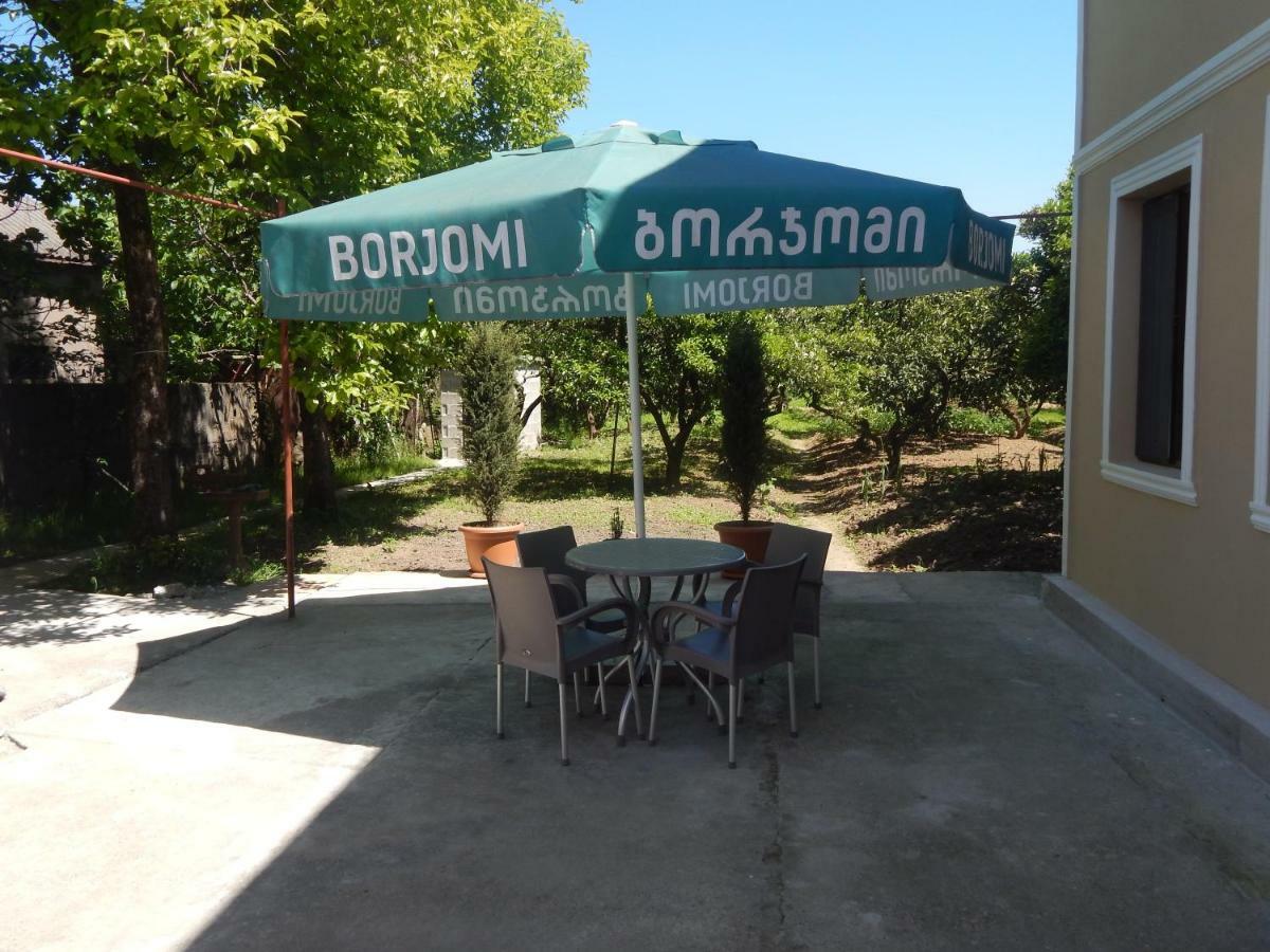 Guest House On Angisa 巴统 外观 照片